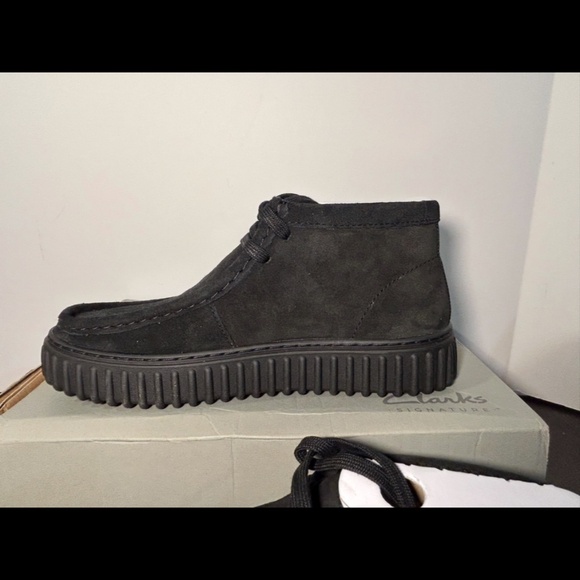 Clarks Torhill Hi Suede Ankle Boots Black Mens 7.5M main image 5